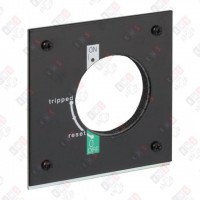 GV7AP05 ПЛАСТИНА ДЛЯ УСТАНОВКИ ВЫНОСНОЙ РУКОЯТКИ НА ДВЕРЦЕ ЭЛЕКТРОШКАФА